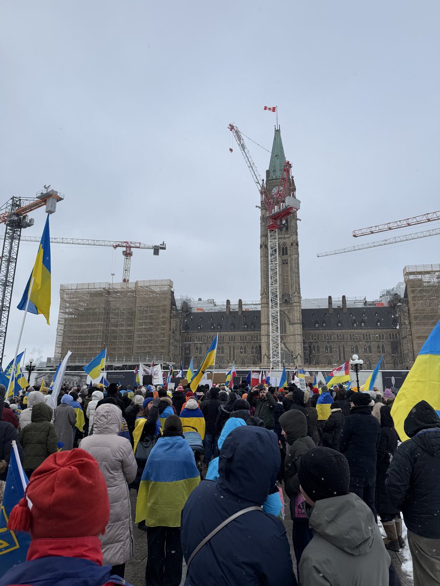 palagniuk's tweet photo. Four years. 1,460 days of pain and courage. 

We remember Ukraine’s fallen heroes. We mourn Ukrainian civilians and children killed by Russians. And we continue standing with Ukraine and our people! 

Slava Ukraini! https://t.co/tduPfz0GJf