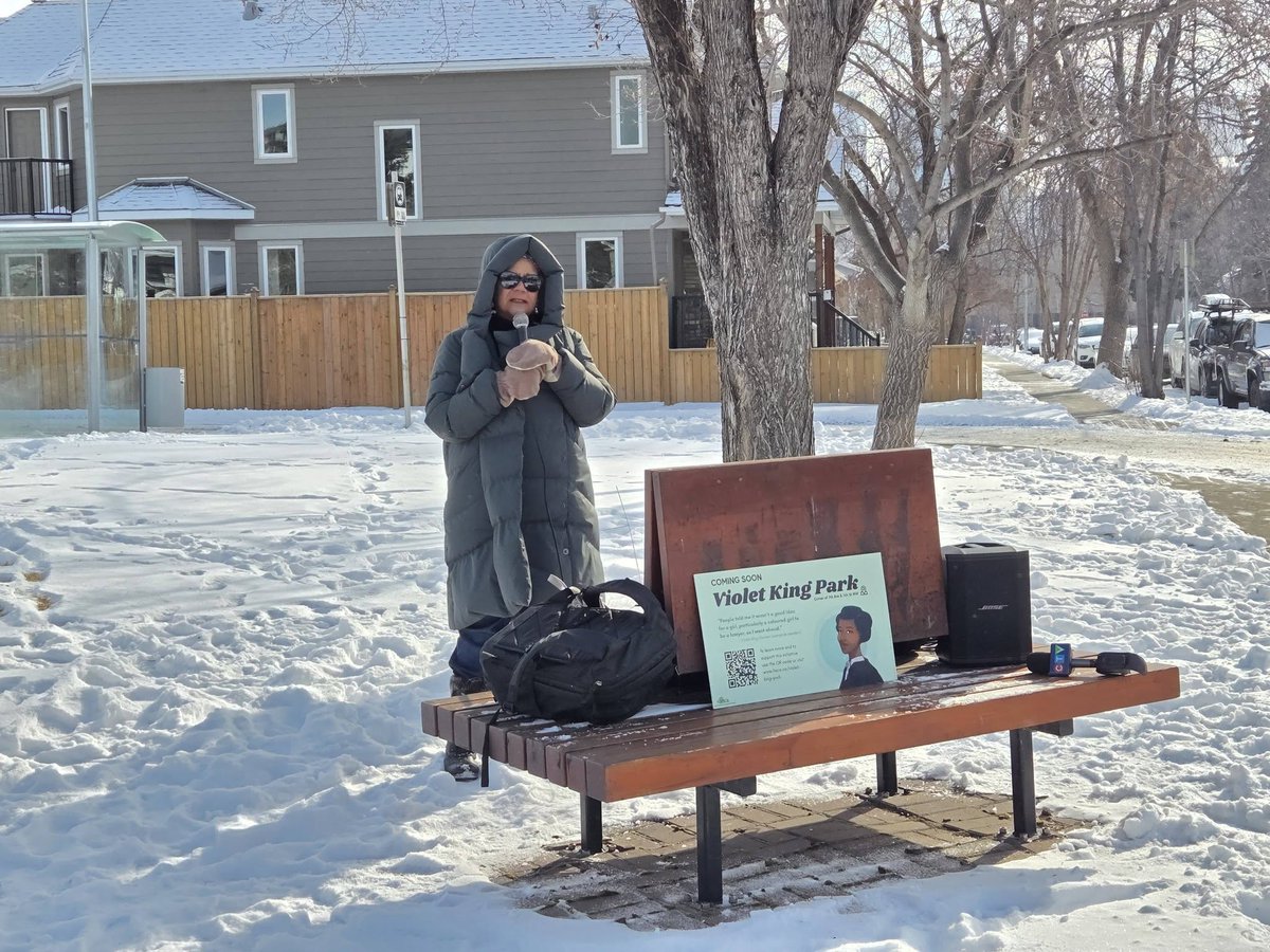 CalgaryHeritage's tweet photo. Enjoyed a heartwarming celebration on a chilly day, dedicating the Violet King park in Hillhurst-Sunnyside.
#yyc #yycheritage
Info on Violet King house across the street from the park: https://t.co/gHo7dLhMXU https://t.co/oZQSCBhXAd