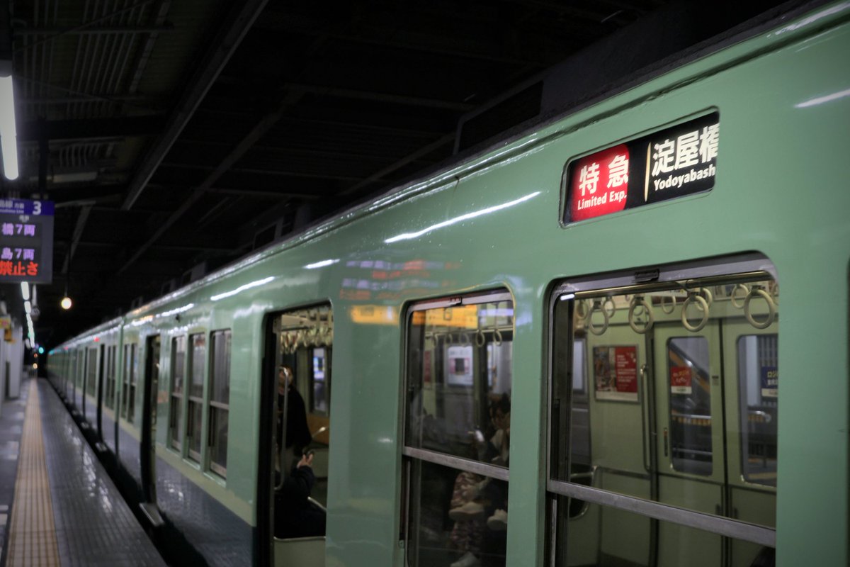 電車の顔 tweet media