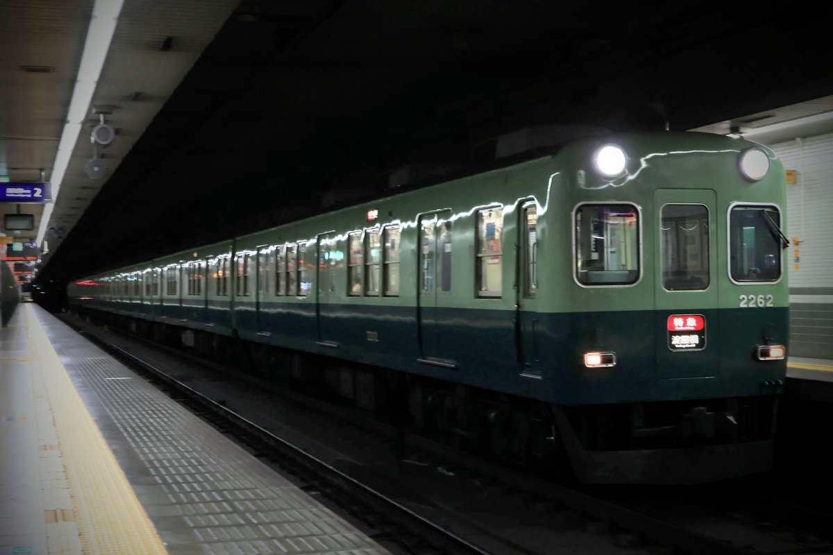 電車の顔 tweet media