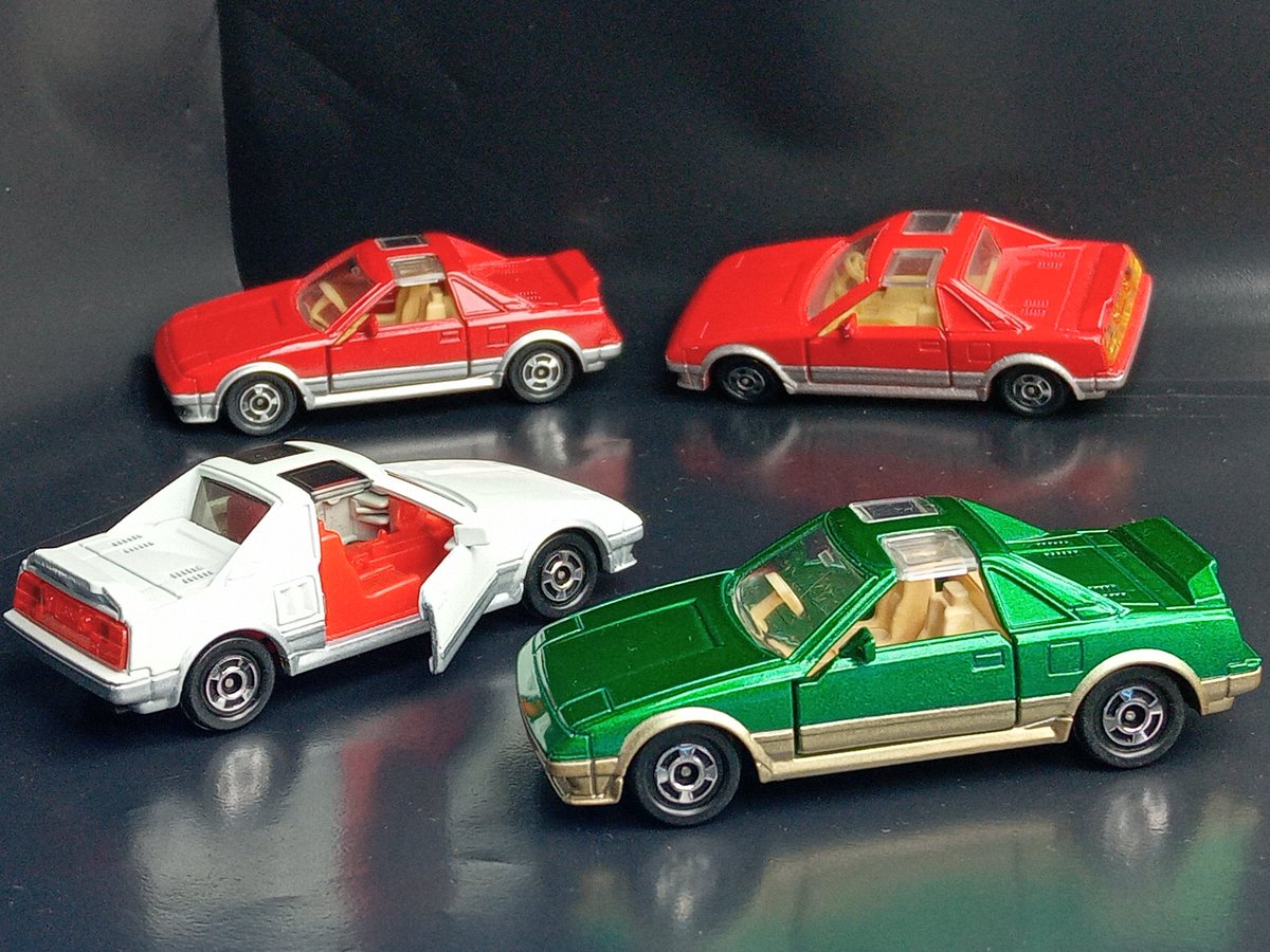 MR2のトミカ登場は早く、プロトタイプ時点でモデル化。丁度赤箱革命