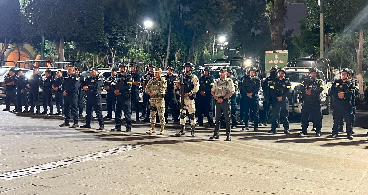 ManlAgencia's tweet photo. 🚨 #Tlalnepantla activa #AlertaPermanente ante hechos nacionales.
El alcalde Raciel Pérez Cruz informó que los C4 Poniente y Oriente operan 24/7, con mayor videovigilancia y patrullajes en zonas estratégicas.
📞 911 | 089 | 55 5366 4444 | 55 5714 5077
#Tlalnepantla #Edoméx https://t.co/tZZotv9fXq
