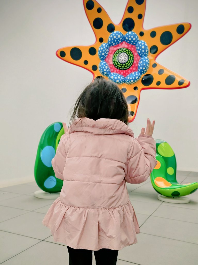 4歳娘「わぁ〜っ、美術館のご本で見た写真よりずっと大きい！」と感嘆