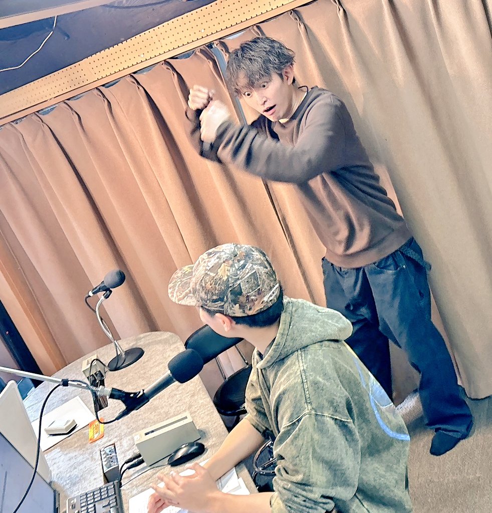 dj_Foogee's tweet photo. #こめぶら ありがとうございました📻

こめちゃんお疲れ様でした👏

たくみんもありがとう💫

グループ時代の雨男は番組を通じてしっかり返上できたと思います(笑)

これからも舞台、テレビでの活躍応援しています✌️

また犬山でイベントする時はよろしくお願いします🙇‍♂️

BMKめちゃ聞けて楽しかった😁 https://t.co/FZRGbCIDq8