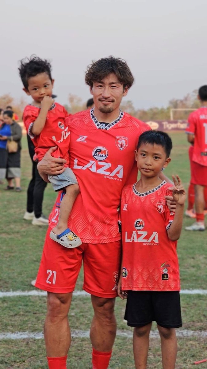 緒方 卓也🇱🇦サッカー選手 tweet media
