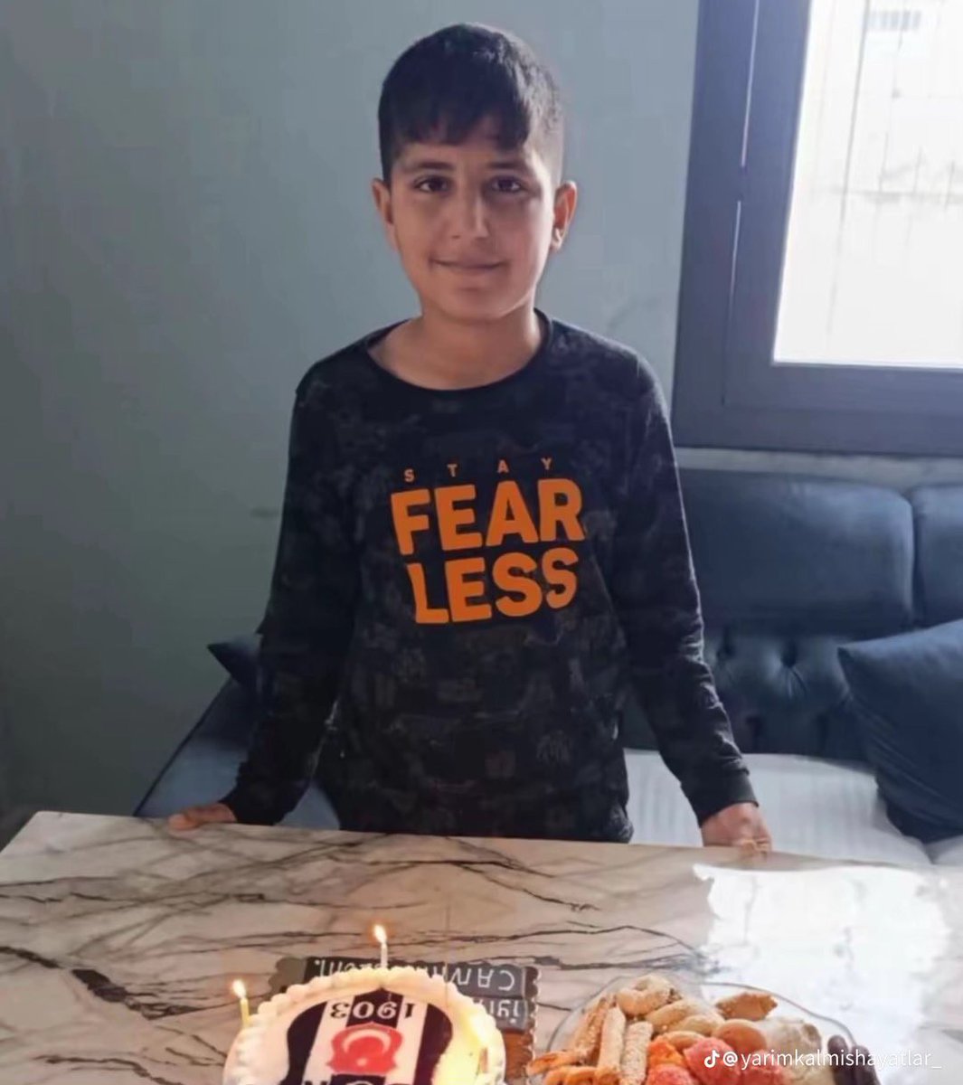 Ustası tarafından bıçaklanarak öldürülen çocuk işçi Eyüp Can Güner'in bugün doğum günü. Yaşasaydı 13 yaşında olacaktı.

İyi ki doğdun Eyüp Can.