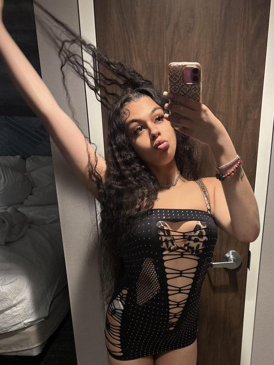 your favorite little secret 😉💋 tweet media
