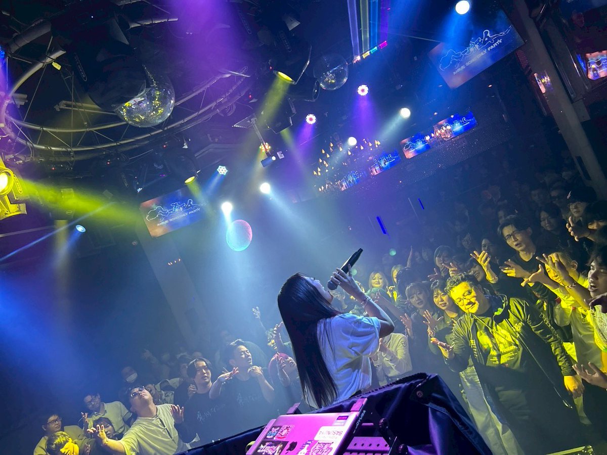 Liabobo3's tweet photo. 1/21/2026サプライズゲストとして弾丸１泊沖縄へ行ってきました！！沖縄は暑かったし、イベントの会場は熱かった🥰また行きたいです♪ OrionビールのTシャツに着替えて🎤🕺またね、沖縄😘
#アニ狂イ https://t.co/d04OWbXsRV