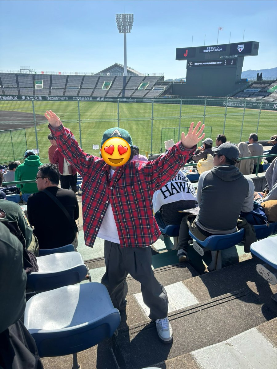 jasmine64529's tweet photo. @faridyu 

三男が19日サインもらえず号泣、21日は通路で間に合わず😅待っててね。と言ってくださいましたが、帰りは息子小さく届かず、泣きながらメッセージを高くあげていたらバスから気づいて手を振ってくださりありがとうございました😊最終日また連れて行きたいと思っております。これからも応援しております