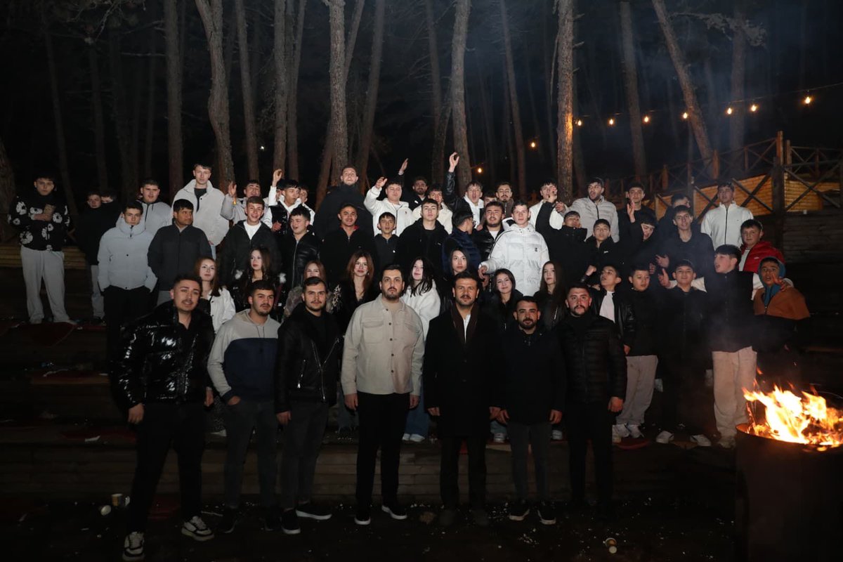 Güzel Günden Hatıra Karesi 📷 

Vekilimiz Ağabeyimiz <a href="/kurtcancelebi/">Kurtcan Çelebi</a> 🤍
İl Gençlik Kollları Başkanımız Ağabeyimiz <a href="/avhalilatasoy/">Halil ATASOY</a> 🤍

<a href="/SametDuman1910/">Samet Duman</a>