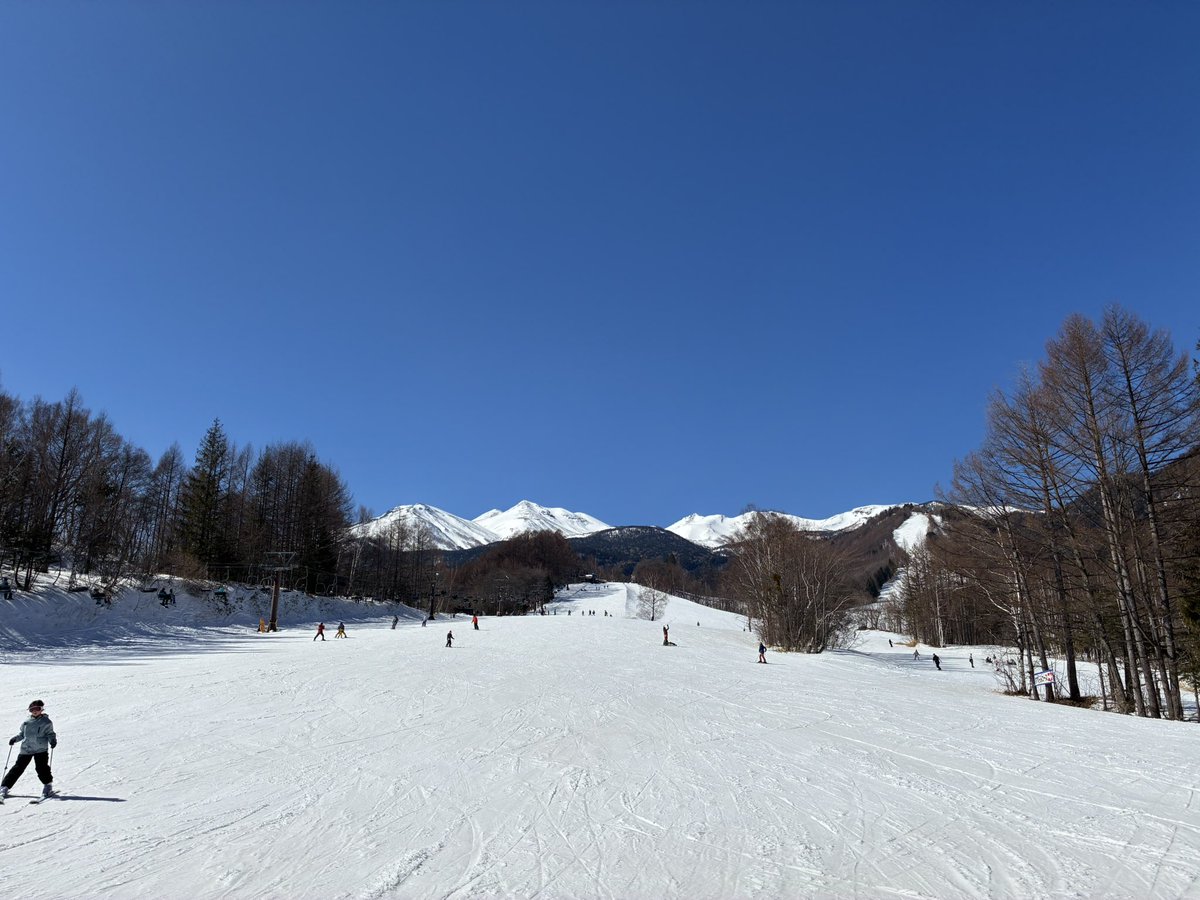 keylockc's tweet photo. 4年ぶりの乗鞍高原温泉スキー場

初めて来たのは35年前（ギリ平成）
人生2度目のスキーで全然滑れず
酒と温泉でのんびり

それから10年後、スノボデビューして
娘が生まれるまでは毎年のように来てました。

#乗鞍高原温泉スキー場 https://t.co/nkp3aWFaYW