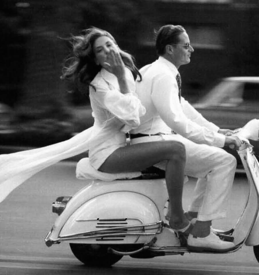 #BuenosDías ☕️🥧🤗🌹
#FelizLunes a #ti 😘❤️
Excelente inicio de semanaaaa

Lo que se graba en el alma.. 
jamás desaparece 🖤