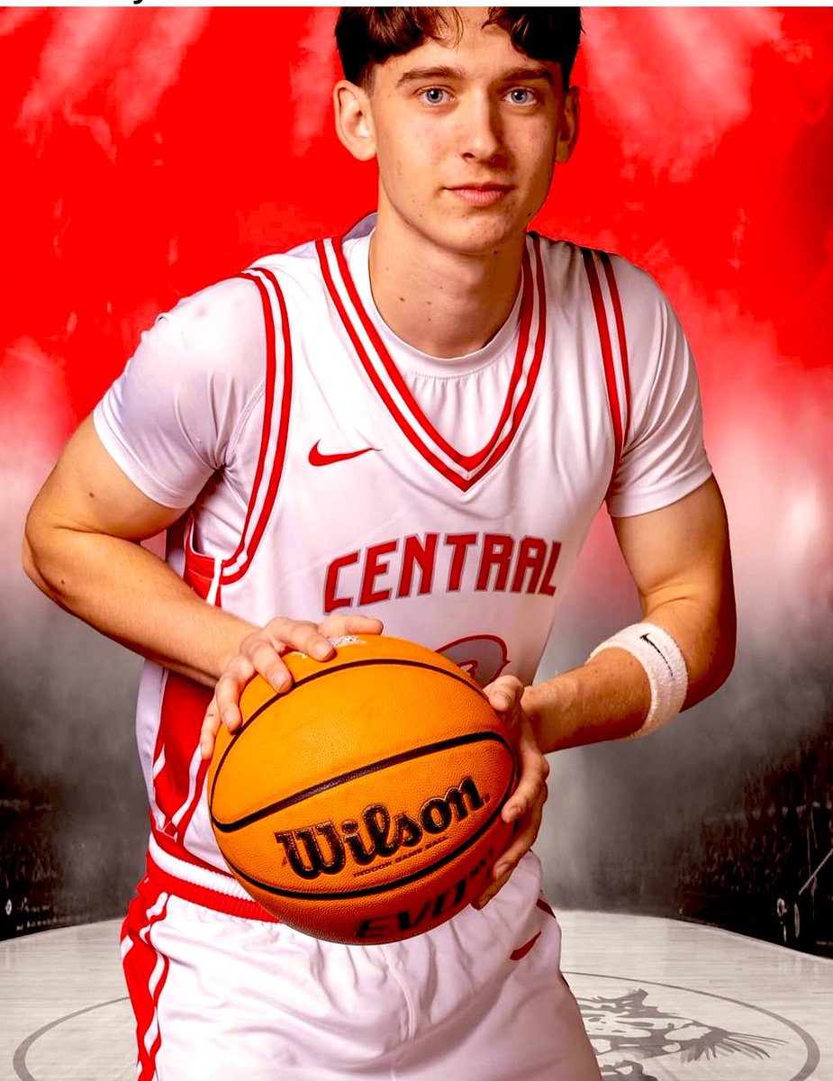 Forgotten Flowers 🌺Lost in the <a href="/BobcatsCentral/">Central Bobcats Boys Basketball</a> “Mattingly Mess!” Big time Wow for <a href="/johnfahrendorf/">John Fahrendorf</a> The senior guard with 11-three pointers. 39 points! Appeared poised to win the game despite is teammates deserting them! Congrats young man for persevering! 💪🌵