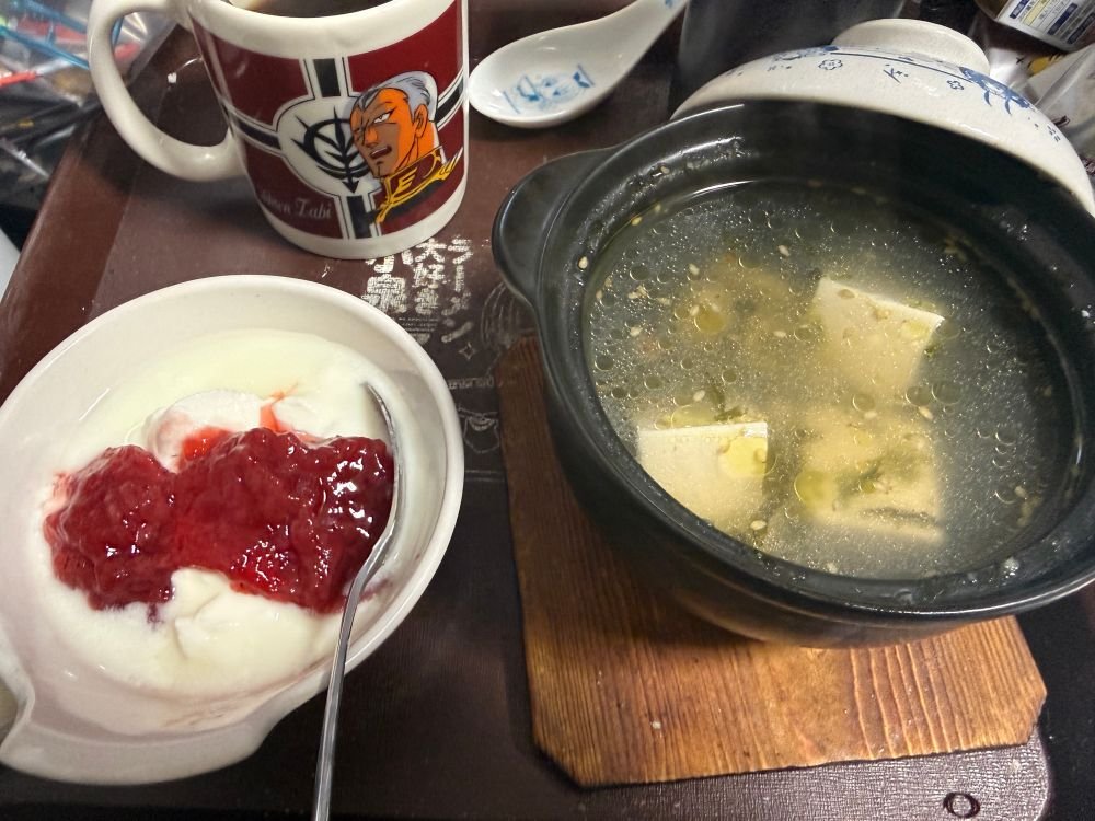 湯豆腐。ダシに韓国海苔たっぷり入れると美味しい 