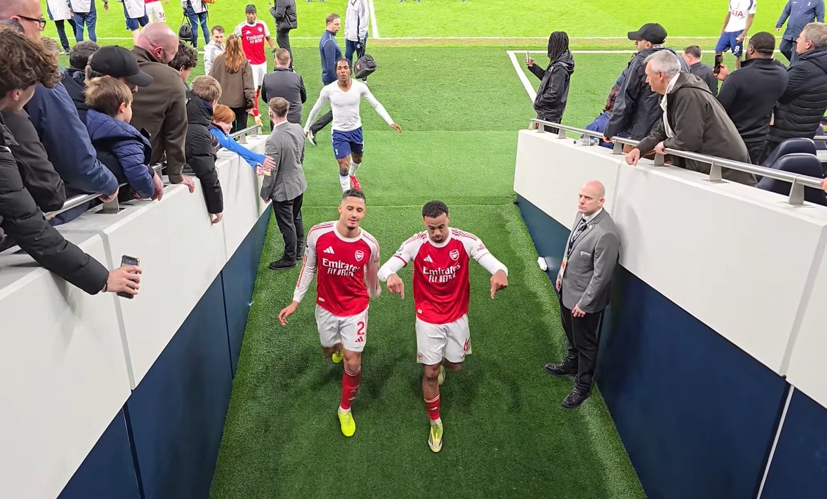 Gabriel Magalhães pointing to the Arsenal badge as he left Tottenham’s stadium after the 4–1 win.

North London is red 😏❤️