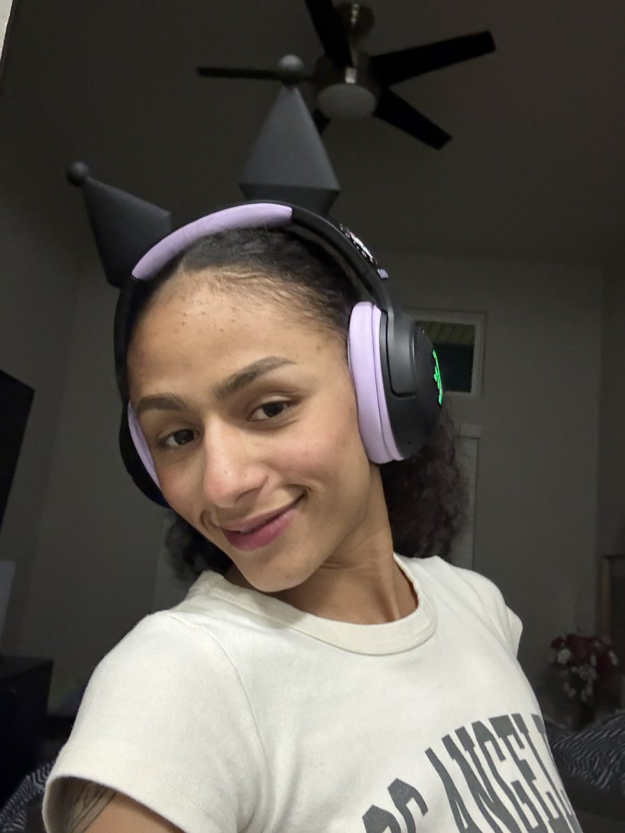 xCyb3rFa1ryx's tweet image. I’m live now ✨ happy SUNYAY 🎮 link in bio #mixedgirl #curls #twitch #twitchgamer #livestream #nofilter