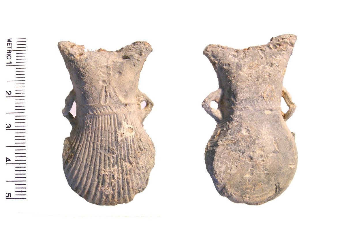 SarahBlick3's tweet photo. Small #FontCover discovery. Llanfair, Kilgeddin, Gwent, St. Mary, Wales has a scallop shell, a symbol of a pilgrim’s journey towards salvation, was also linked w rebirth & resurrection. The scallop shell is often seen on pilgrim souvenirs many which carried holy water = baptism https://t.co/qC4QnXp0CE