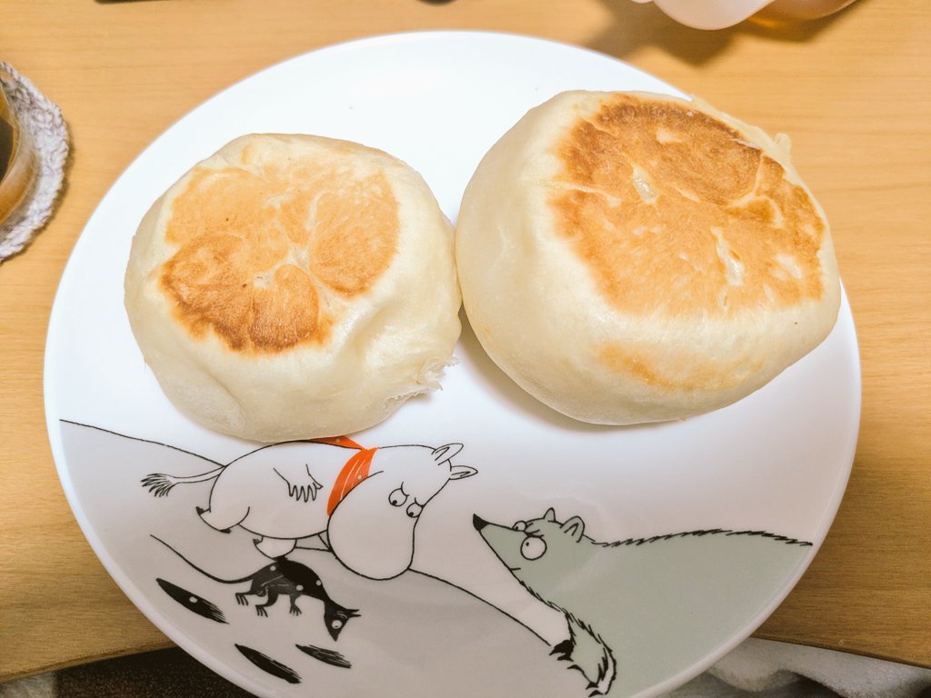 妹が作ってくれたパンッ！！ チーズパンとカボチャパン！