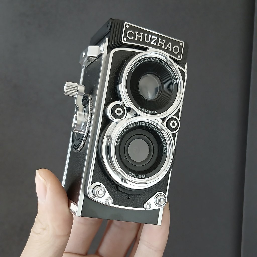 前から気になっていた二眼レフ風トイカメラを買いました