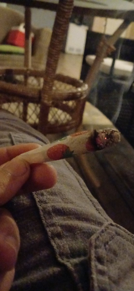 AngelCabre54515's tweet photo. Pretty joint #horny #nsfwtwt #smokertwt #stoner #chubby #nswf https://t.co/pX91UY1KYi