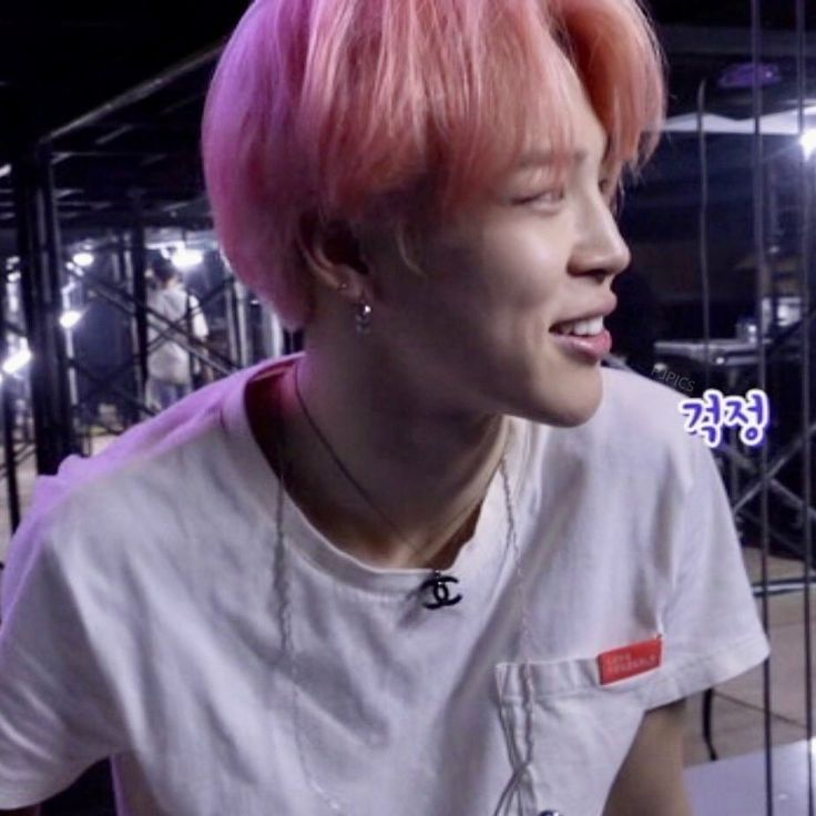 jimin please leave the blond hair &amp; get to your ACTUAL natural hair color which is pink