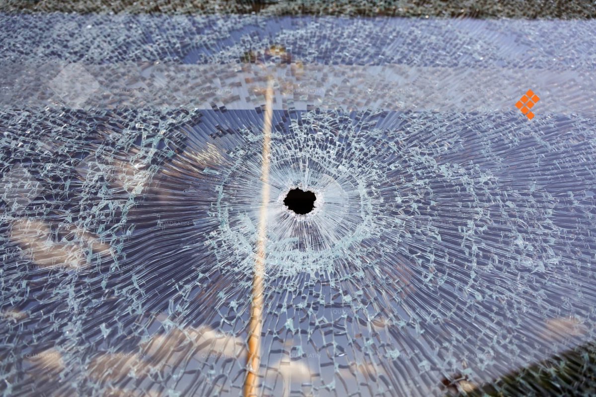 QuadratinJal's tweet photo. INSEGURIDAD 🚨 

Estas son las imágenes de lo que está ocurriendo en la Zona a Metropolitana #Guadalajara tras la muert3 de El Mencho. En el centro comercial de avenida Circunvalación y Normalistas, en Jardines Alcalde, vehículos incendiado, casquillos y negocios afectados por el crimen organizado. 

📸 Francisco Rodríguez/Quadratín Jalisco 

ℹ️: https://t.co/8uoW9U1t3X