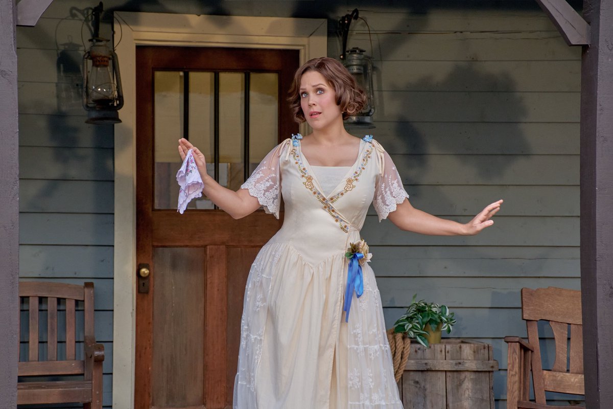 janettemsu's tweet photo. #JanettesTwitterTips #8: Take a moment to mentally prepare for Elizabeth's acting. 😜😂 We know @erinkrakow has the chops, but do you remember Elizabeth's "oh. my. goodness. I. was. not. expecting. this" acting? Just sayin. #Hearties @hallmarkchannel @hallmarkwcth https://t.co/SHhkEguejl