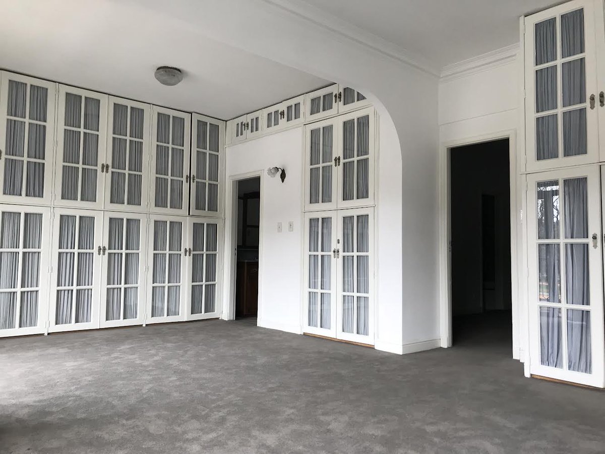 Se alquila departamento en Libertador entre Lafinur y Republica de la India. 280m2 totales, 3 cuartos y 2 dependencias. Disponible a partir de Mayo. Consultas al DM. Gracias!