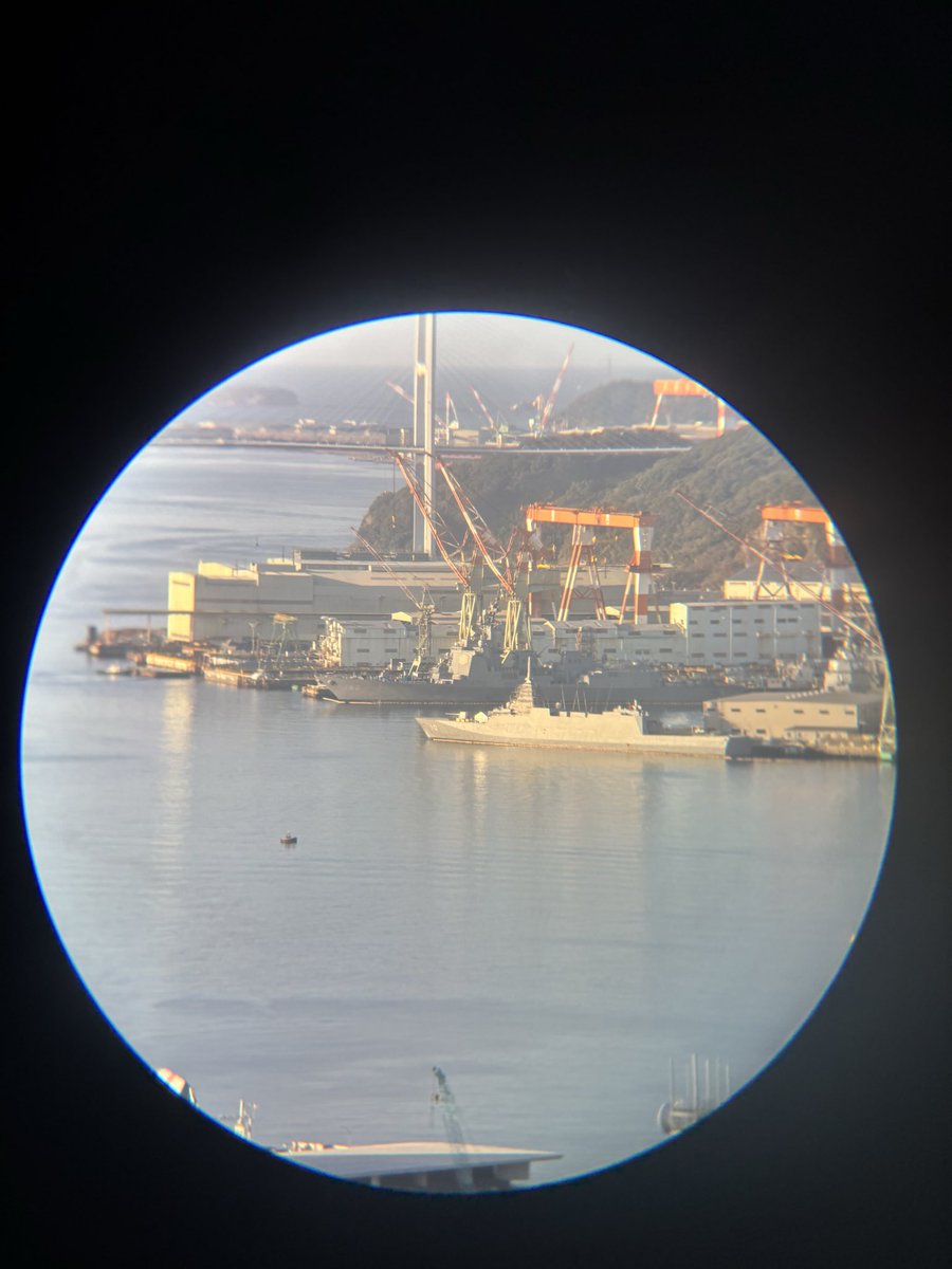 garnetweapon's tweet photo. 長崎のドックに入っている護衛艦「はぐろ」と「ながら」を発見。

#護衛艦はぐろ #護衛艦ながら https://t.co/iGZwlVolbn