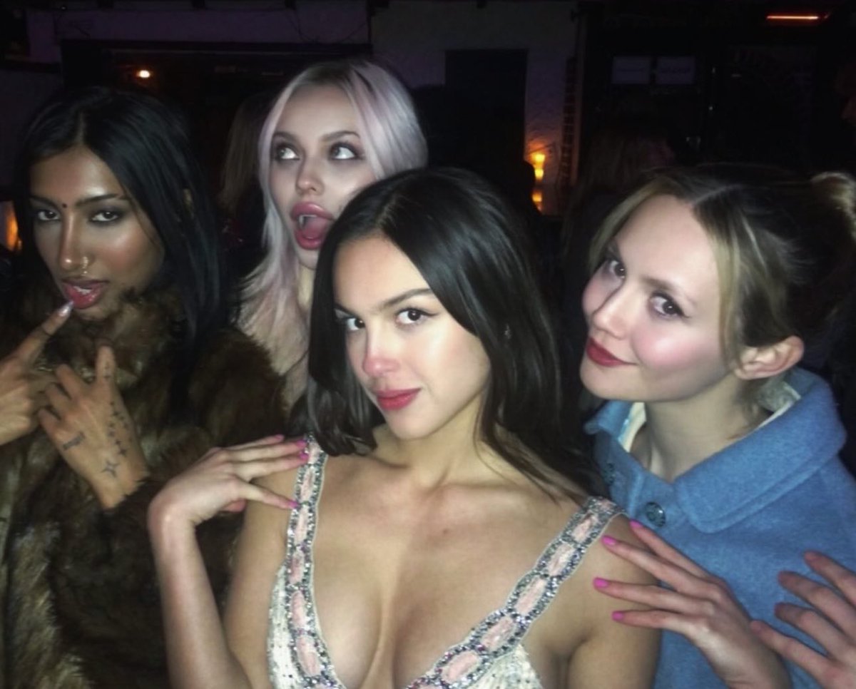souraIbum's tweet photo. seeing pics of olivia with people outside of her closest friend group and not a music function is so rare 😭😭 https://t.co/lRIfSxO0Ro