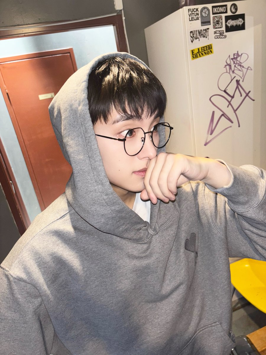 SebinFR's tweet photo. ↳22.02.26 - Instagram 

Post instagram de Sebin 😉

«Miaou~»

 #OMEGA_X #SEBIN #FORX 
____
© _jangsebin
-Bini https://t.co/Q5jyH81XeB