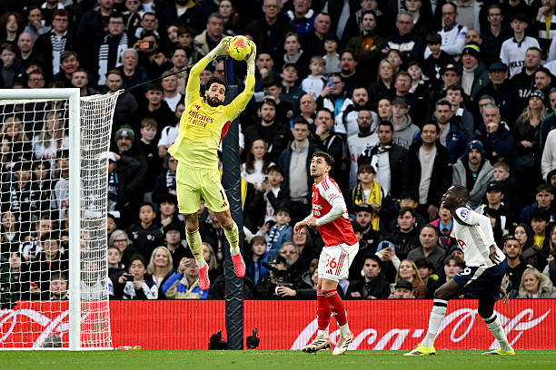 The most satisfying thing in football! 

Raya coming up for high claims!