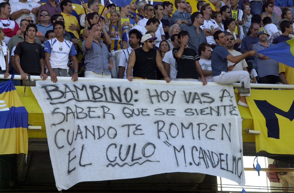 🔙🇦🇷 "BAMBINO: HOY VAS A SABER QUE SE SIENTE CUANDO TE ROMPEN EL CULO" 

Bandera de la gente de Rosario Central contra Héctor "Bambino" Veira.

El Bambino era el DT de Newell's por esos años, y le recordaron el caso Candelmo.

Esa tarde, Central ganó a 3 a 0 el clásico Rosarino.