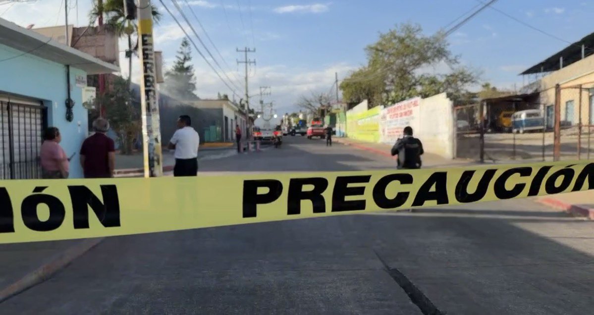 CINCO TIENDAS OXXO INCENDIADAS EN MORELOS Y UN TAXI CON LAS SIGLAS DEL CJNG 

En #Jiutepec, en la colonia Miguel Hidalgo, dos OXXOS en #Temixco uno en Lomas del Carril otro en la colonia Azteca; uno más en #Yecapixtla y otro en #Miacatlán por sujetos que atentan contra estas