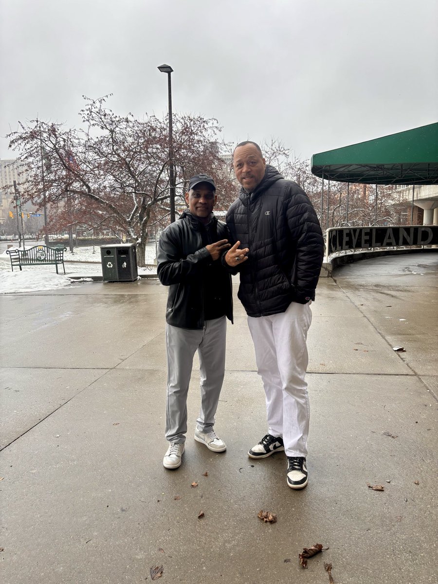 anthdrew's tweet photo. Cleveland State Awesome Reunion!!!! https://t.co/Zunuu6zdul