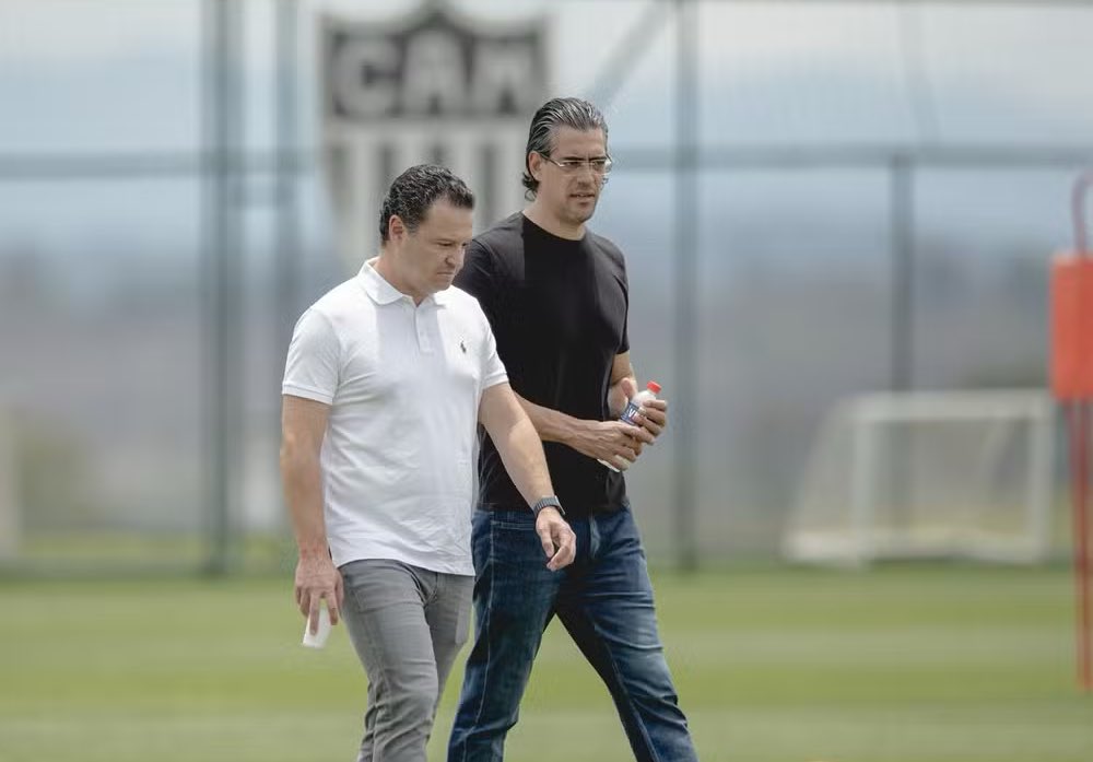 ATLÉTICO PENEIRA 2026

❌ Zagueiro bom
❌ Camisa 5 pronto
❌ Contratação de jogador que não pode atuar
❌ Senso de urgência no mercado 
✅ Indiretinha para ex-treinador 
✅ Arrogância 
✅ Tentativa de controlar a opinião da torcida