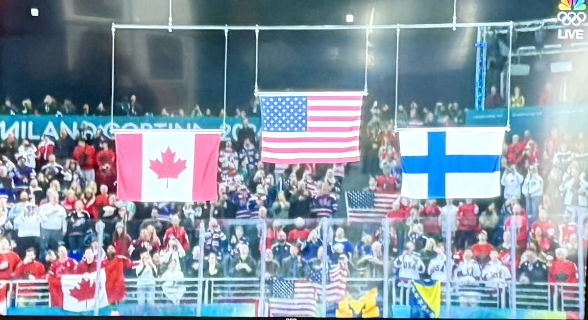 Stanimal1's tweet photo. #USA 🇺🇸 #TeamUSA #Hockey #Olympics #GoldMedal #Patriotism #UNITE 🇺🇸 https://t.co/WyKHozHs2q