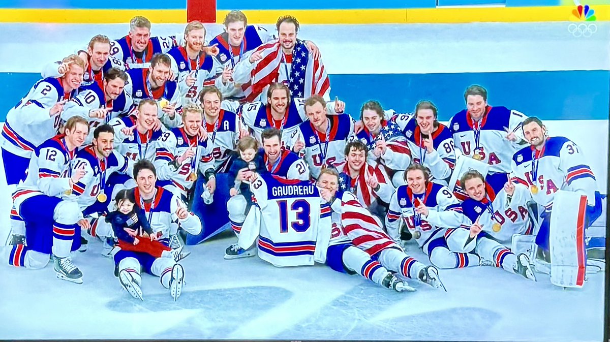 Stanimal1's tweet photo. #USA 🇺🇸 #TeamUSA #Hockey #Olympics #GoldMedal #Patriotism #UNITE 🇺🇸 https://t.co/WyKHozHs2q