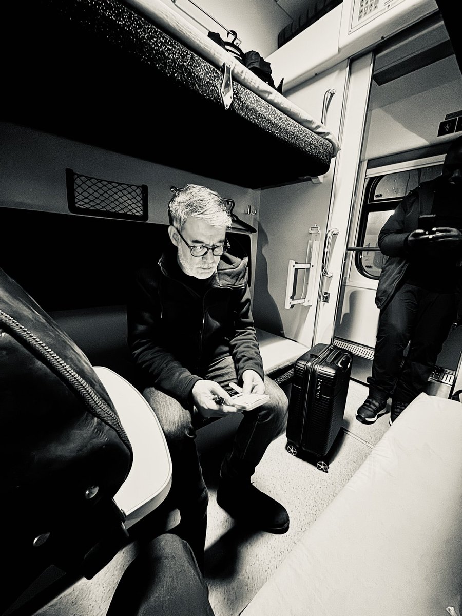 faureolivier's tweet photo. En route pour #Kyiv dans le train de nuit au départ de Pologne. 
Le 24 février, la guerre engagée par la Russie entrera dans sa 5e année. 5 années de deuils, de souffrances. Il faisait hier -18 degrés et l’armée russe bombarde les centrales électriques. #StandWithUkraine https://t.co/bsA44t8gy3