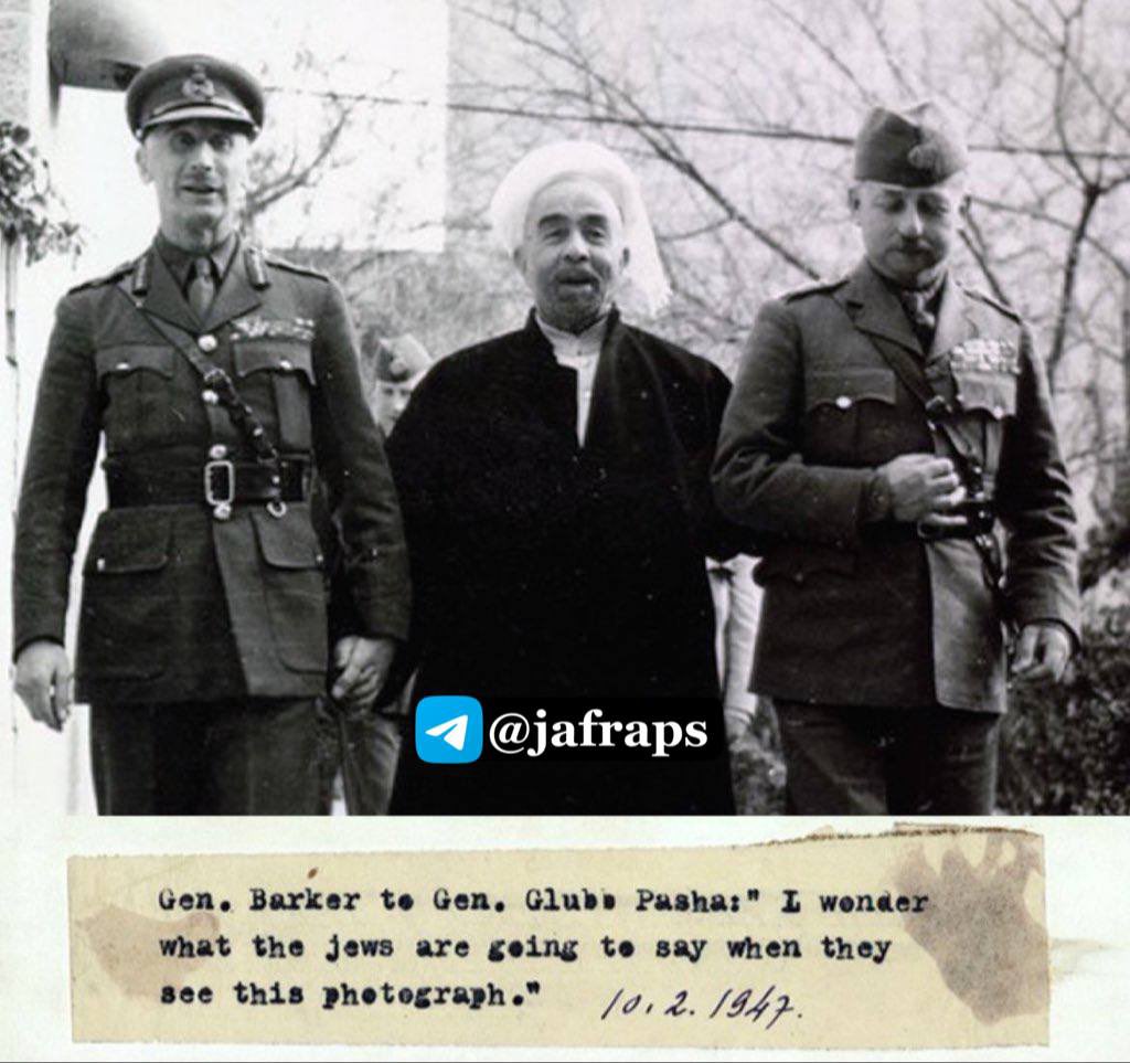 قبل التقاط هذه الصورة بدقائق كانوا يبعيون القدس وفلسطين للعصابات الصهيونية! 
هذه الصورة التقطت في القدس، على اليمين قائد الجيش الأردني البريطاني غلوب باشا وفي منتصف الصورة الملك الأردني العميل عبدالله، وعلى شماله الجينيرال باركر  قائد القوات البريطانية في فلسطين عام 1947.. الملك