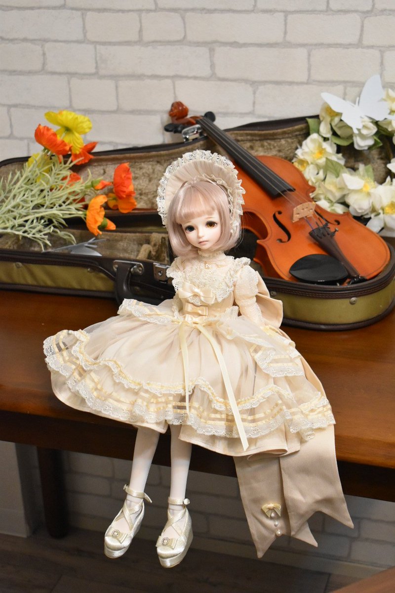 昨日最後は、2人のオーナーさんに連れられ、3人のお嬢さんとイケメン達が来店です✨️
まず、カルセドニーちゃんと真珠くん。
どちらも宝石の名からの名付けとのことで、同じカスタマーさんから来た凛とした印象の2人でした。
俺様風な真珠くんと、清楚なお嬢さん、素敵でした💘

#studio_Edelstein