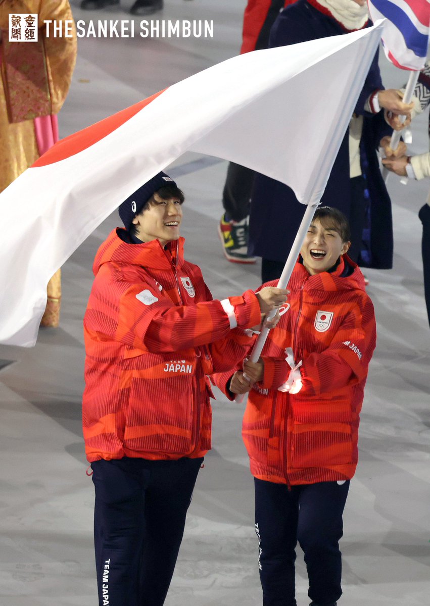 Sankeiphoto_TYO's tweet photo. 【ミラノ・コルティナ冬季五輪】
閉会式の旗手を務めたのは坂本花織選手と森重航選手です。ふたりとも笑顔で日の丸を振りながら入場しました。 https://t.co/8jylSWnP87