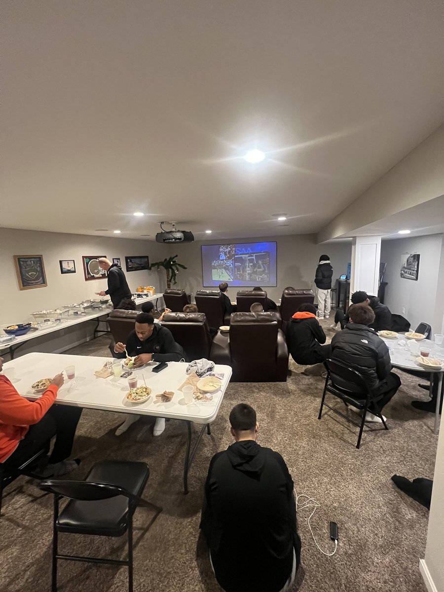 BGHSBasketball's tweet photo. Patiently waiting ⏳@IHSAAtv https://t.co/QrnPjn41HS