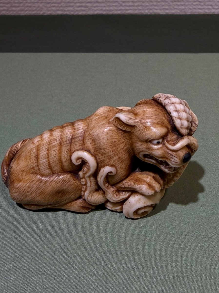 根付を世界に広めよう♪】 孺禾さんの作品 根付【山犬と海蛸子】 今回