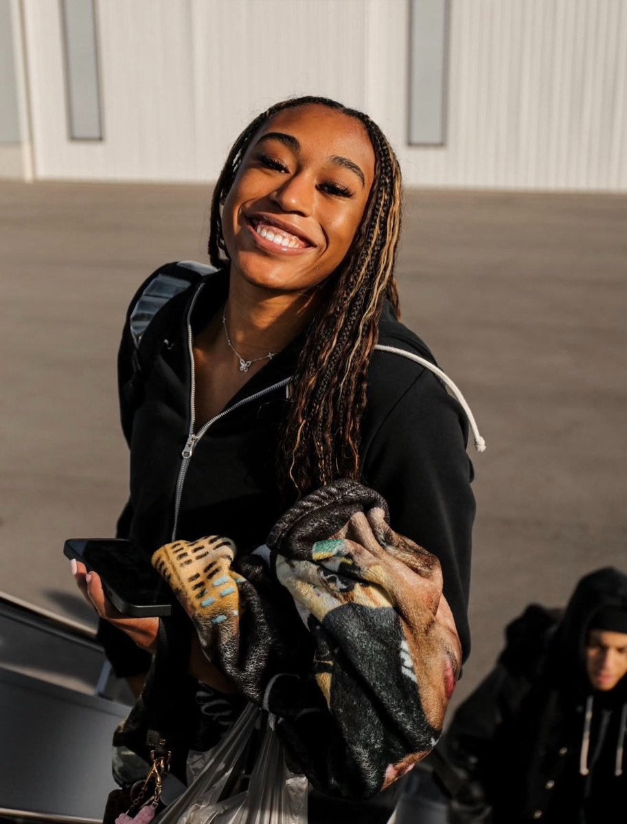 I talk hoops 🏀 tweet media