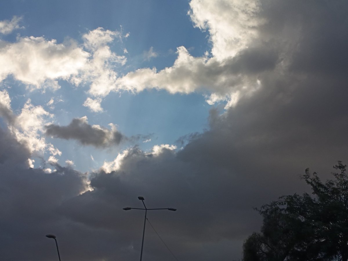 Que bonitas las nubes ⛅ sobre #calama #chile #desierto