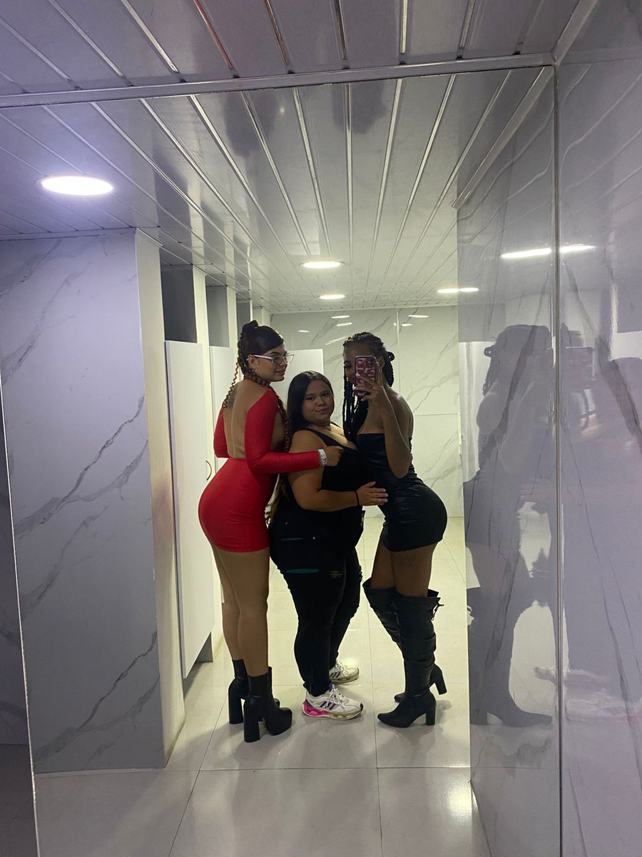 stefania_lr's tweet photo. Noche de chicas🥰 https://t.co/4O5izQ5uFZ