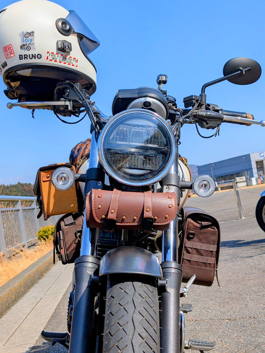 バイクの真正面写真を無言で貼る