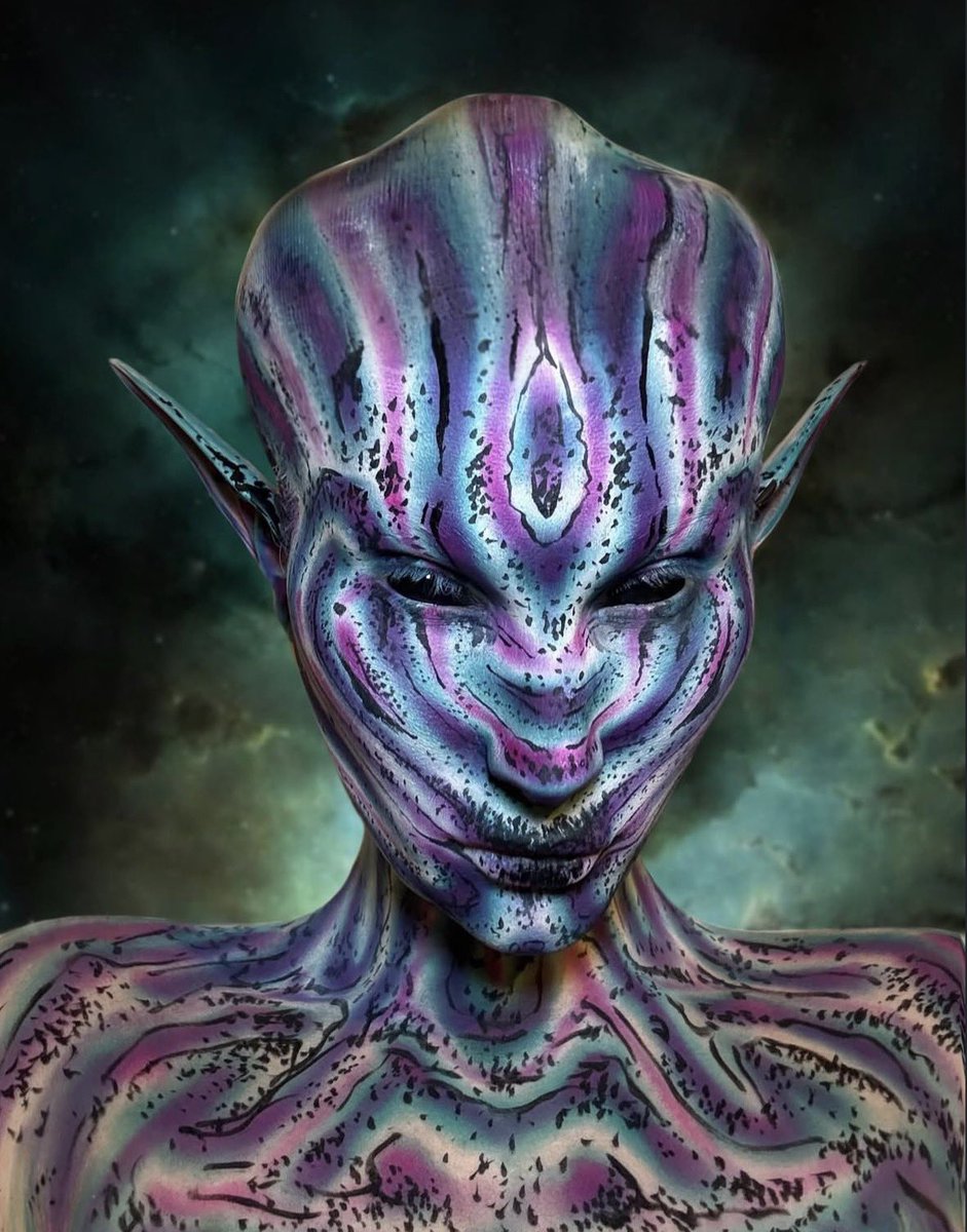 Drag_Crave's tweet image. Moon looks extraterrestrial in new photos.