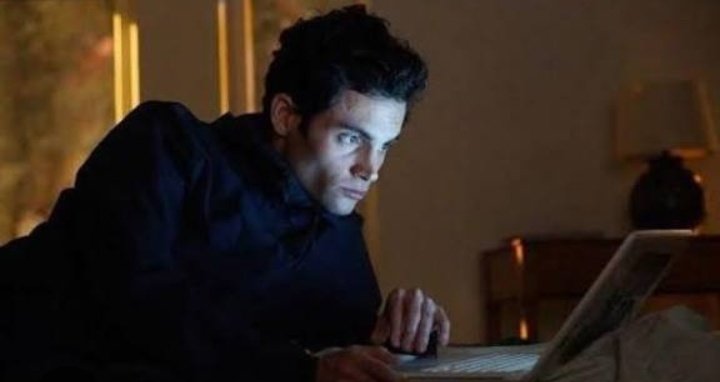 Así me siento cuando stalkeo a todo el mundo